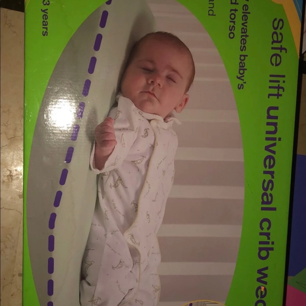 Baby crib wedge pillow